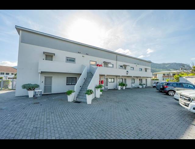 2 BEDROOM APARTMENT FOR SALE IN FISH HOEK